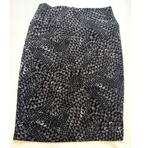 LuLaRoe Cassie Pencil Skirt Womens Medium Black White Scalloped Print Excellent